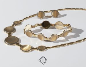 Zlatne minđuše, ogrlica i narukvica